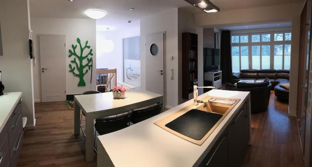Exclusive Fewo In Warnemuende, 150M To The Beach, 2 Bathrooms, 2 Bedrooms, Sauna, Wifi And Much More. 罗斯托克 外观 照片