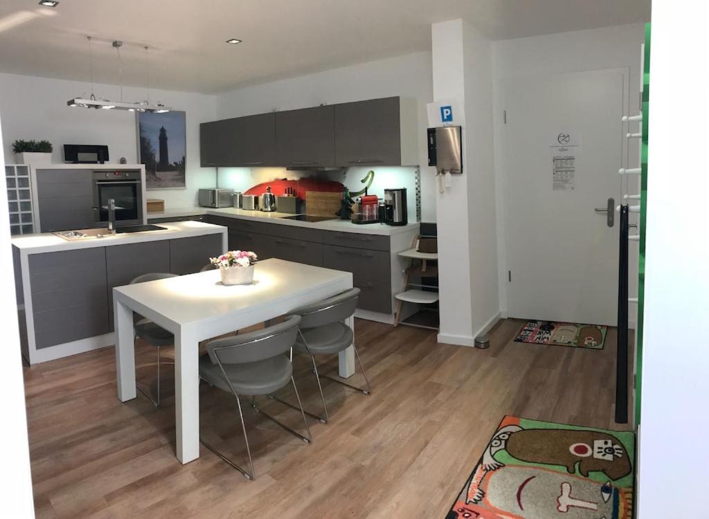 Exclusive Fewo In Warnemuende, 150M To The Beach, 2 Bathrooms, 2 Bedrooms, Sauna, Wifi And Much More. 罗斯托克 外观 照片