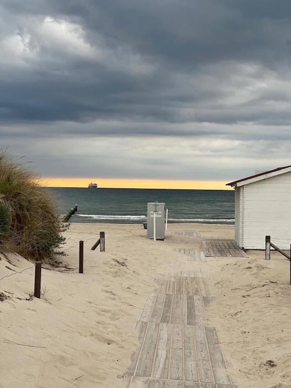Exclusive Fewo In Warnemuende, 150M To The Beach, 2 Bathrooms, 2 Bedrooms, Sauna, Wifi And Much More. 罗斯托克 外观 照片