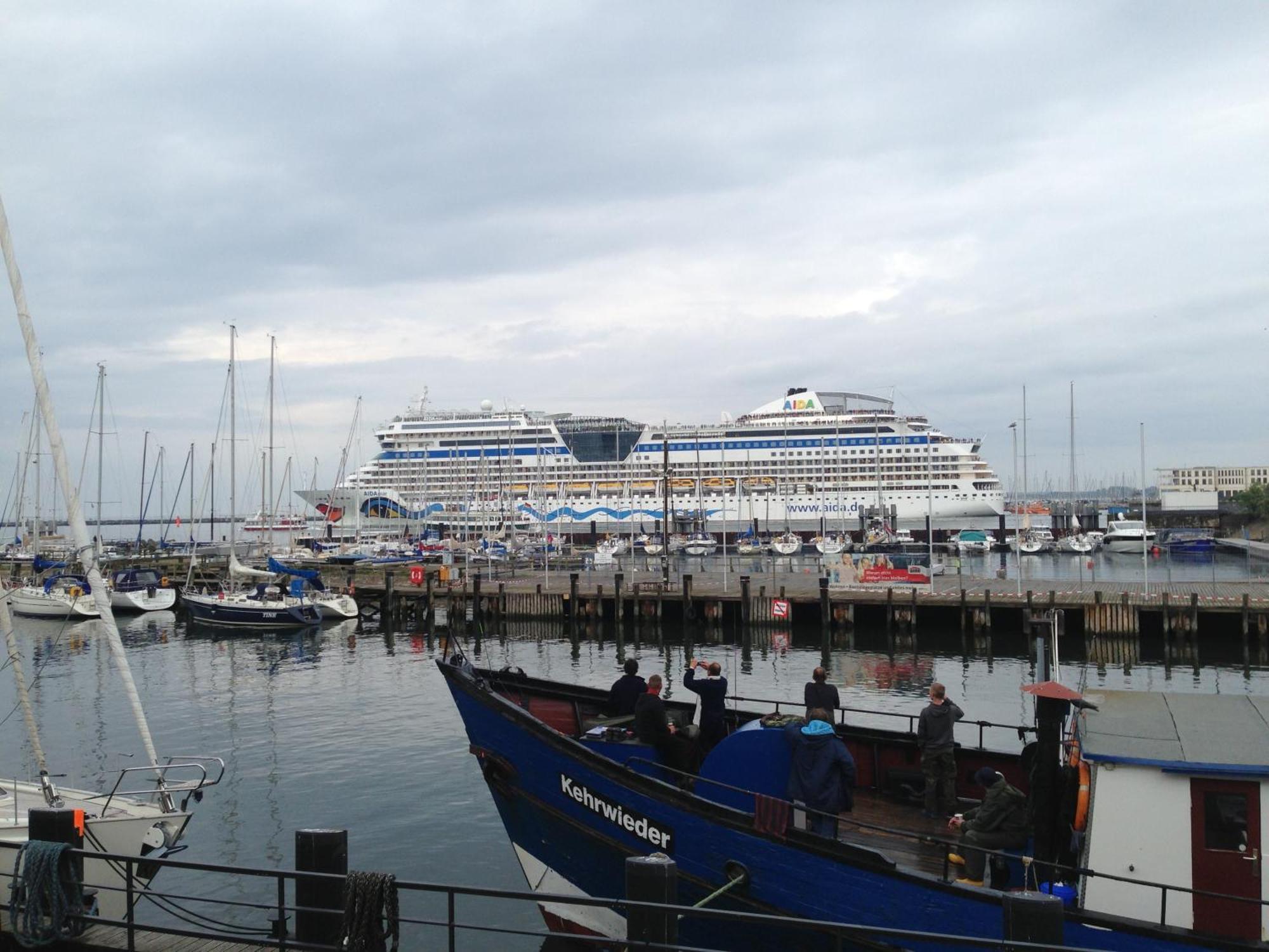Exclusive Fewo In Warnemuende, 150M To The Beach, 2 Bathrooms, 2 Bedrooms, Sauna, Wifi And Much More. 罗斯托克 外观 照片